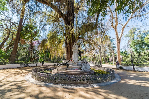 塞维利亚 2017年3月8日 贝克尔凉亭位于西班牙安达卢西亚塞维利亚的玛丽亚路易莎公园 这是一座白色大理石纪念碑 献给浪漫诗人古斯塔沃 阿道夫 — 图库照片