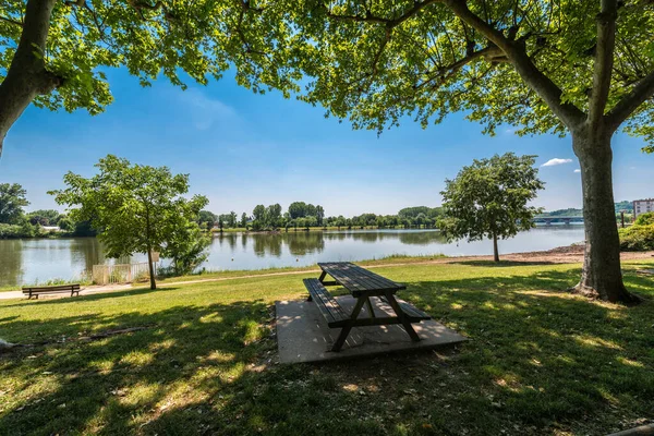 Fiume Tarn Che Passa Moissac Castelsarrasin Tarn Garonne Midi Pyrenees — Foto Stock