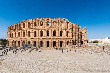 El Djem, Tn - 19 Şubat 2017: Amfiteatr El Jem, oval bir amfiteatr içinde şehir, El Djem, Tunus. 1979 yılından bu yana Unesco tarafından dünya mirası listede.