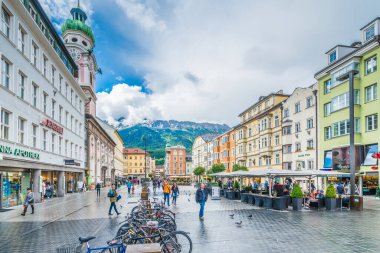 Innsbruck, Avusturya - 2 Haziran 2016: Maria Theresien ticari Street, Avusturya