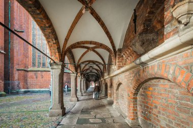 LUEBECK, DE - 15 Eylül 2017: Saint Mary Kilisesi (Marienkirche), Almanya 'nın kuzeyinde Schleswig-Holstein eyâletinde, Luebeck' in güç ve refahının bir sembolü..