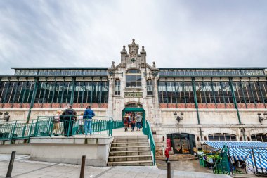 SANTANDER, İspanya - 10 Mayıs 2019: Santander, Cantabria, İspanya 'daki De La Esperanza pazarı.