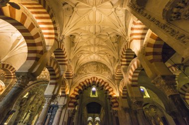 Cordoba, İspanya - 01 Kasım 2013: Cordoba büyük Camii Cordoba, Andalusia Mağribi mimarisi en başarılı anıtları sayılan bir ortaçağ İslam camiidir.