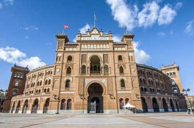Las Ventas Bullring (Plaza de Toros de Las Ventas), Salamanca ilçe Guindalera çeyreğinde yer alan ve Madrid, İspanya boğa güreşi ev bina bir Neo-Mudéjar (Fas) stili.
