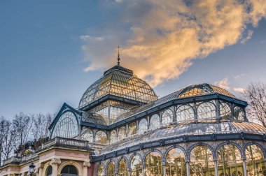 Crystal Palace (Palacio de Cristal), cam ve metal yapı flora ve fauna Buen Retiro Park Madrid, İspanya üzerinde Filipinler sergilemek 1887 yılında Ricardo Velazquez Bosco tarafından inşa.