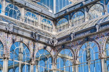Crystal Palace (Palacio de Cristal), cam ve metal yapı flora ve fauna Buen Retiro Park Madrid, İspanya üzerinde Filipinler sergilemek 1887 yılında Ricardo Velazquez Bosco tarafından inşa.