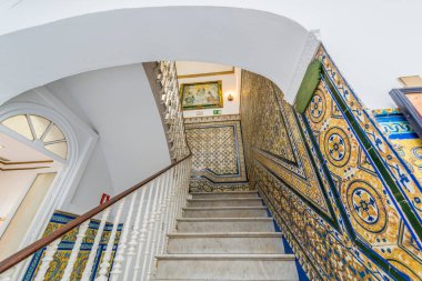 Seville, Es - 7 Mart 2017: Casa de los Mensaque, 1900 yılına dayanan bir ev. Mensaque çömlekçilik ve seramik sektörüne adanmıştır. Bugün Triana Bölgesi'nin merkezidir..