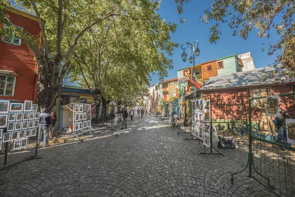 Buenos Aires Argentina Abr Gente Caminando Cerca Las Coloridas Casas —  Fotos de Stock