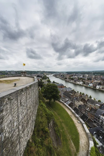Rzekę Mozę Jak Przechodzi Przez Miasto Namur Walonii Południowej Belgii — Zdjęcie stockowe