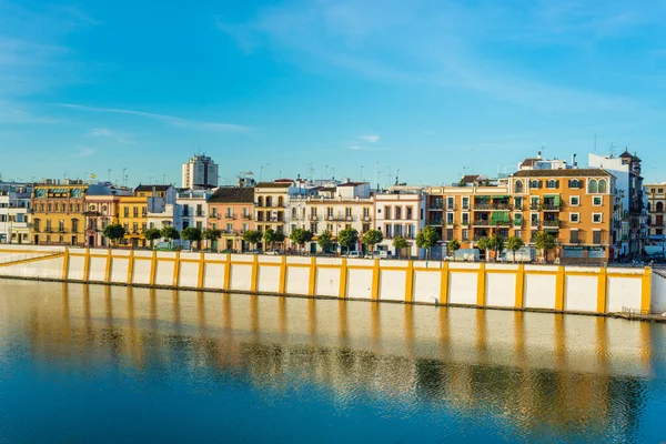 Betis Street Sevilla Som Ligger Stranden Floden Guadalquivir Motsatt Sida — Stockfoto