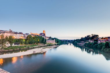 Tarn Albi Tarn bölgesinde, Midi Pyrenees, Fransa geçen nehir