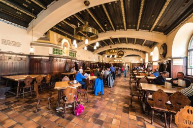 Salzburg, Avusturya - 1 Haziran 2016: Augustinerbier, Avusturya s en büyük bira lokali Salzburgs Mulln mahalle.