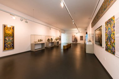 Sevilla, Es - 7 Mart 2017: Centro Ceramica Triana, İspanya'nın Endülüs şehrinin seramik geleneğini korumak ve tanıtmak amacıyla 2014 yılında oluşturulmuş bir müzedir..