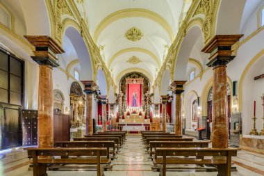 SEVILLE, ES - 7 Mart 2017: Bizim Lady of La O cemaati, Kutsal Cuma öğleden sonra geçit töreninde bir kardeşlik olan O Kardeşliği 'nin kilise merkezidir..