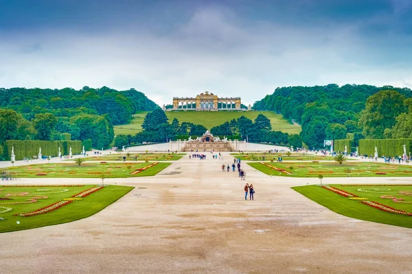 维也纳 May 2015年5月24日 熊布伦宫 Schloss Schonbrunn 是哈布斯堡统治者的主要避暑胜地 位于维也纳的Hietzing — 图库照片