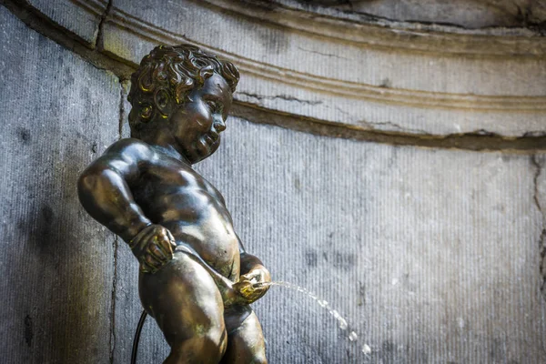 Manneken Pis Mužík Pee Nebo Petit Julien Mezník Malá Bronzová — Stock fotografie