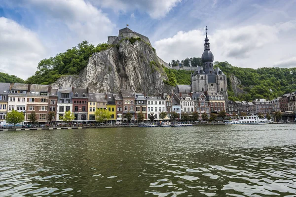 Dinant Belgien Juni 2014 Meuse Floden Passerar Genom Staden Dinant — Stockfoto