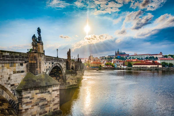 Ponte Carlo Ponte Storico Che Attraversa Fiume Moldava Praga Che — Foto Stock