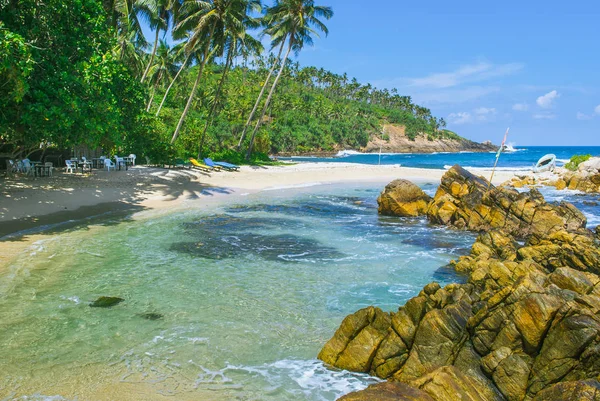 Secret beach in Mirissa, Sri Lanka — Stock Photo, Image