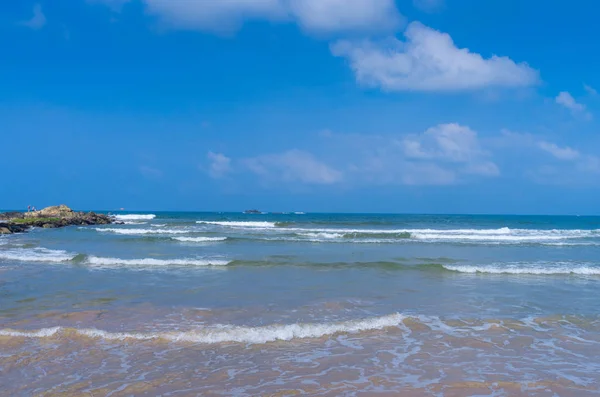 Praia tropical no Sri Lanka — Fotografia de Stock