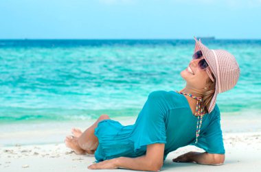 Genç güzel kadın üzerinde rahatlatıcı