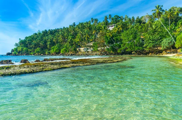 Tropická pláž Mirissa na Srí Lance — Stock fotografie