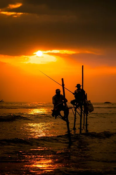 Siluetas de los pescadores tradicionales — Foto de Stock