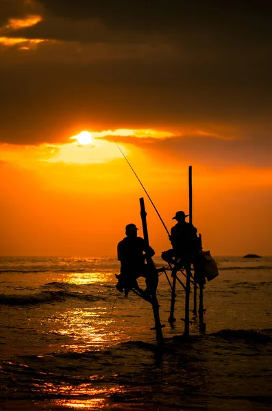 A hagyományos halászok sziluettek — Stock Fotó