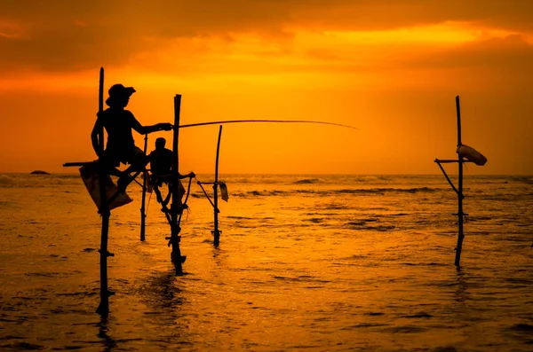 Silhouettes of the traditional fishermen — Stock Photo, Image