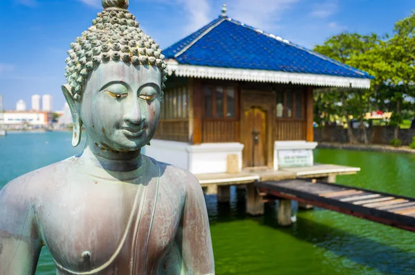 Statue de Bouddha en Gangarama Bouddhiste — Photo