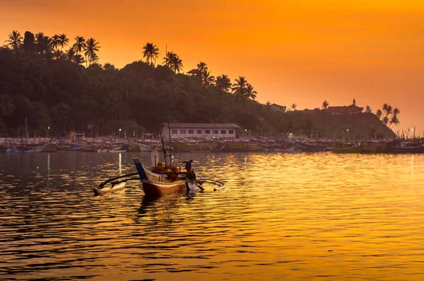 Silhouettes of the traditional fishermen — Stock Photo, Image