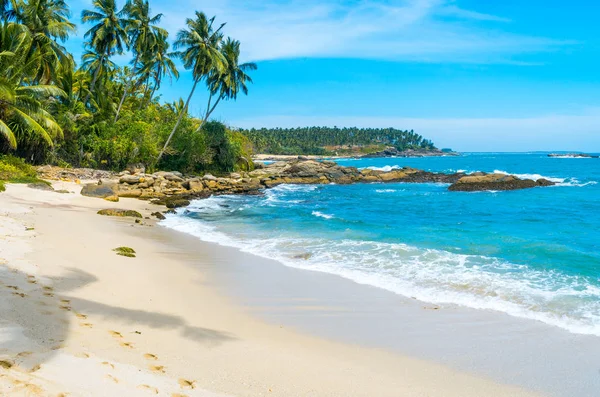 Praia tropical no Sri Lanka — Fotografia de Stock