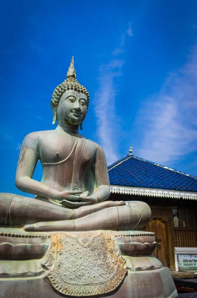 Posąg Buddy w buddyjskiej Gangarama — Zdjęcie stockowe
