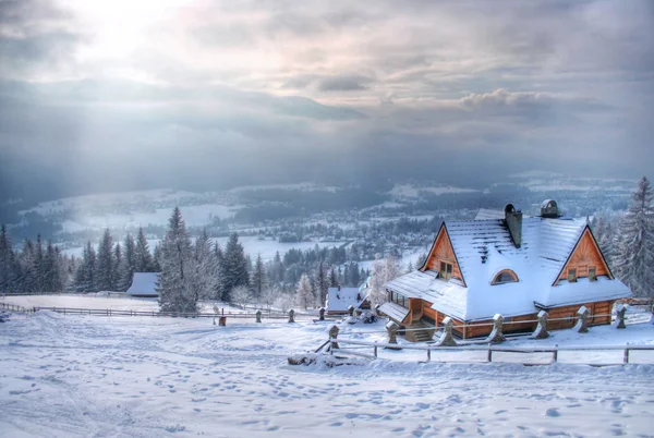 House in the mountain — Stock Photo, Image