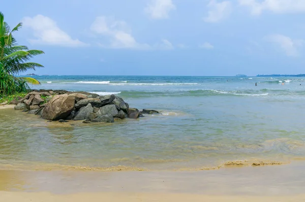 Praia tropical no Sri Lanka — Fotografia de Stock