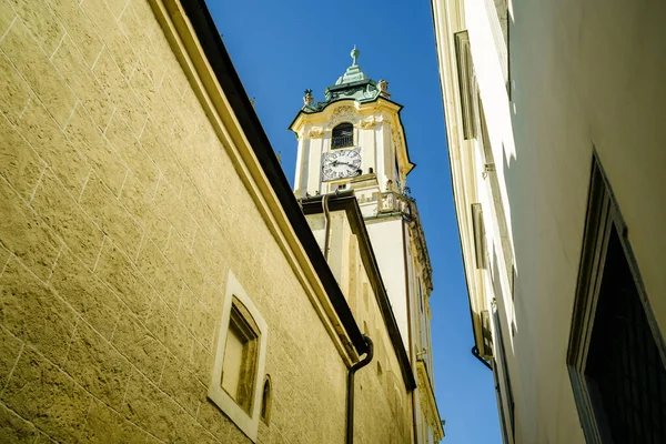 Widok Małej Ulicy Starym Ratuszu Bratysławie — Zdjęcie stockowe