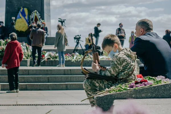 Kiev Ucrânia Maio 2020 Pessoas Participam Celebração Memória Dos Entes — Fotografia de Stock