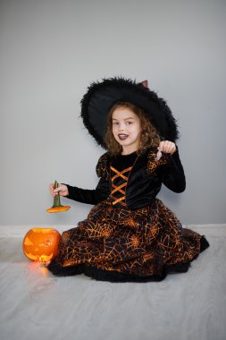 Görüntü kötü peri 8-9 yıl güzel kız.