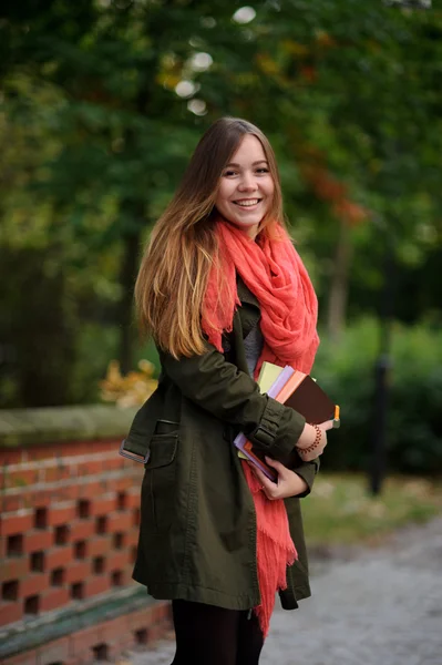 Charming student in a beautiful autumn park. — Stock fotografie
