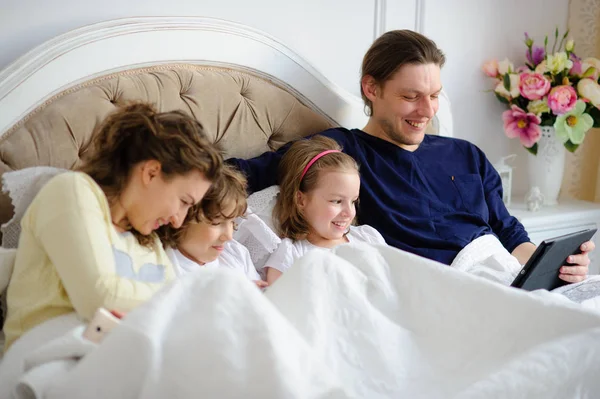 Morning of the day off in the family. — Stock Photo, Image