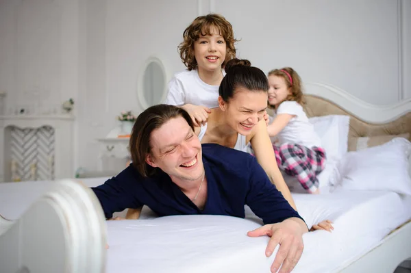 Morning of the day off in a happy family. — Stock Photo, Image
