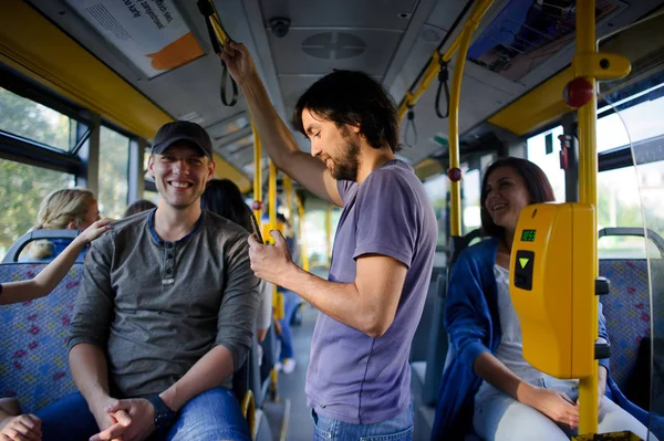 Пассажиры городского автобуса . — стоковое фото