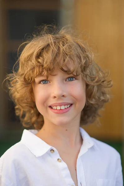Портрет хорошего мальчика 10-11 лет . — стоковое фото