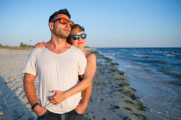 Couple of lovers stands having embraced on the seashore. — Stock Photo, Image