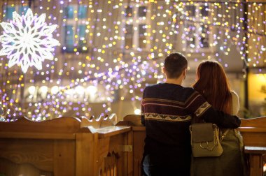 Genç çift Festival kenti hayran.