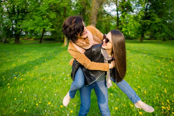 Two Cute Young Women Cheerfully Spend Time Spring Park Women — Stock Photo, Image