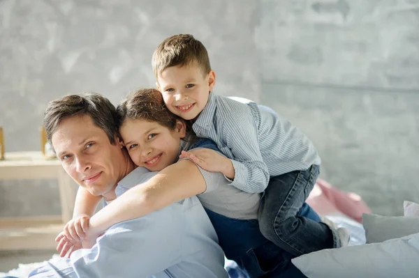 Father Two Children Boy Girl Embrace Father All Have Faces — Stock Photo, Image