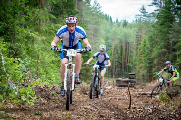 Atleta Supera Salita Alla Maratona Ciclistica — Foto Stock