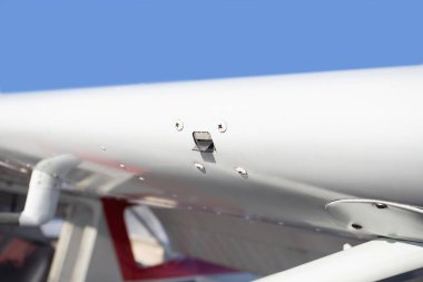 Uçak kanadında akış durdurma sensörü