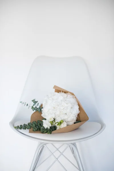 Kytice bílých hortenzie — Stock fotografie